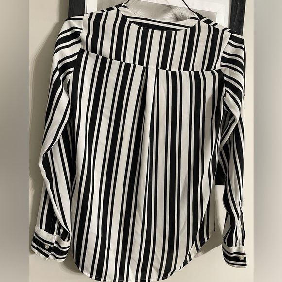Express women. XS top blouse shirt, long sleeve. Black and white stripes - Picture 2 of 7
